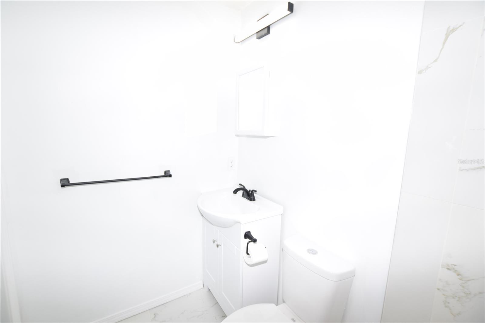 Listing photo id 10 for 911 59th Court