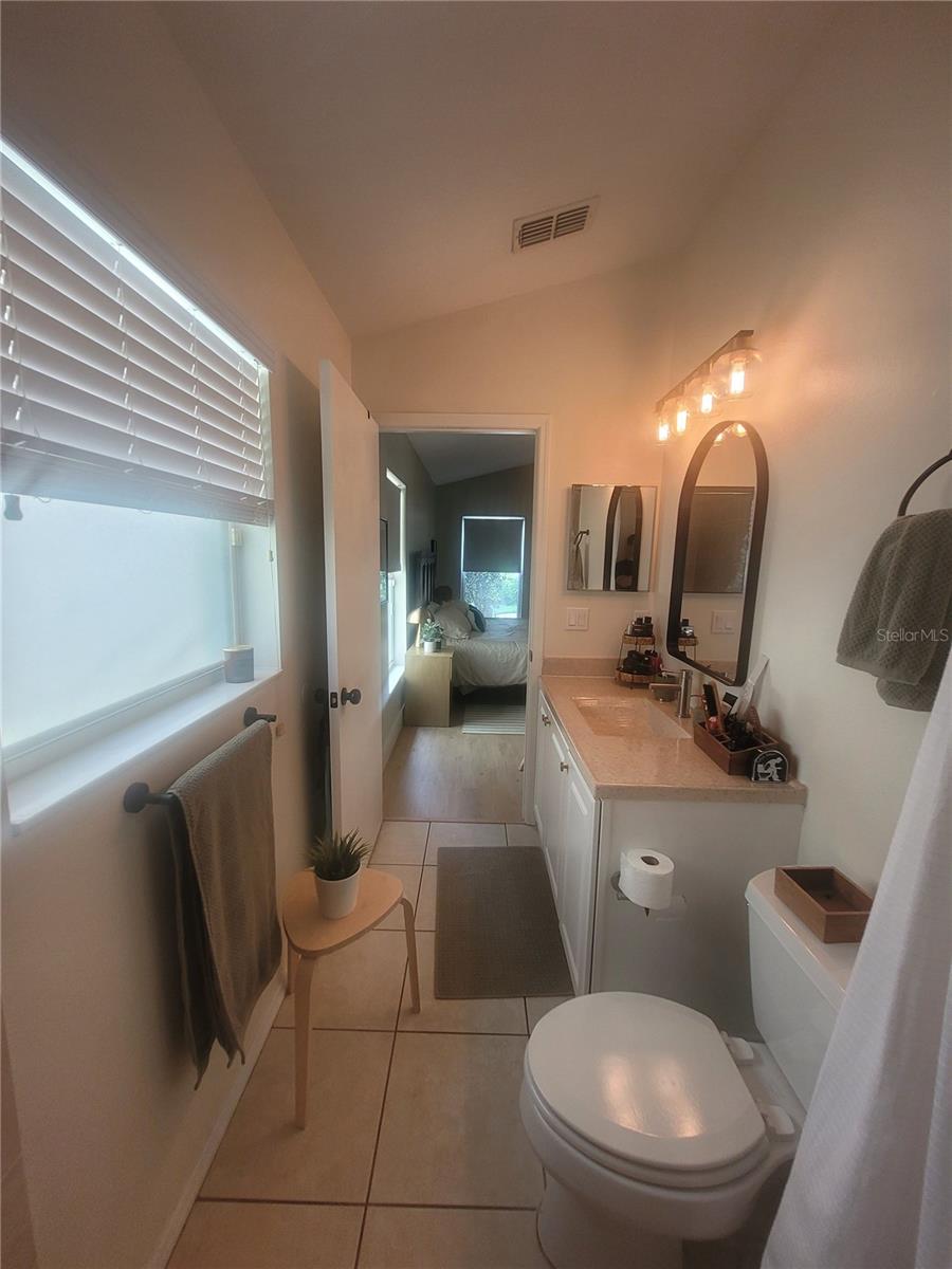 Image 17 of 35 For 1452 Creekside Circle