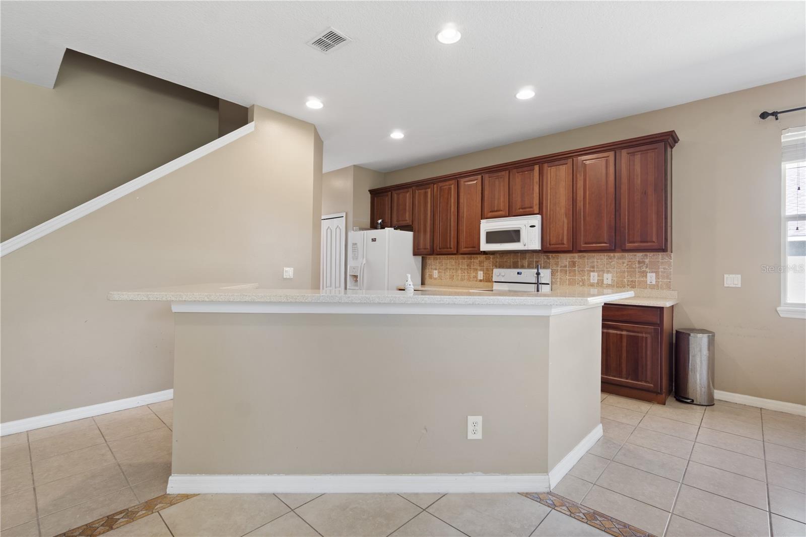 Image 10 of 33 For 559 Hiawatha Palm Place