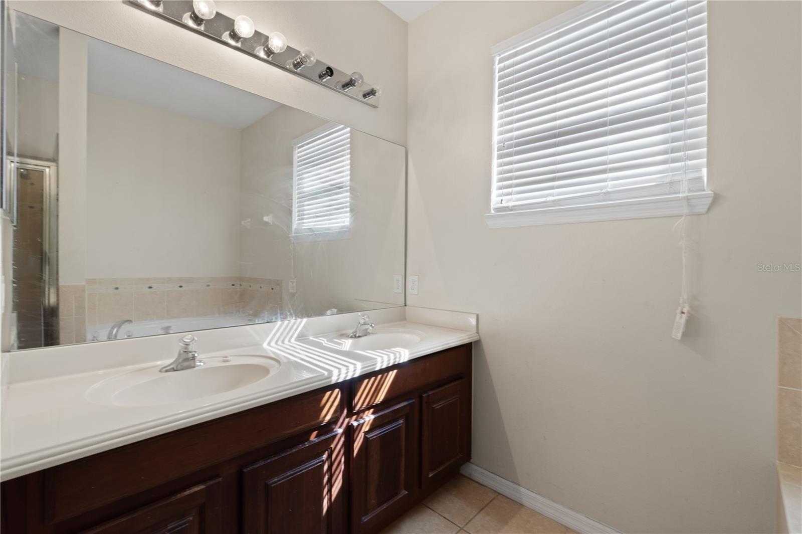 Image 17 of 33 For 559 Hiawatha Palm Place