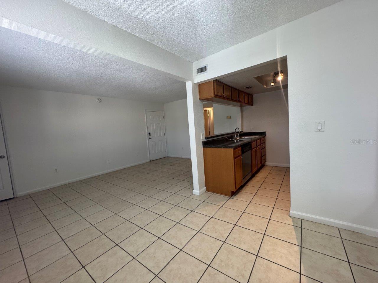 Image 9 of 28 For 113 Smith Street 6