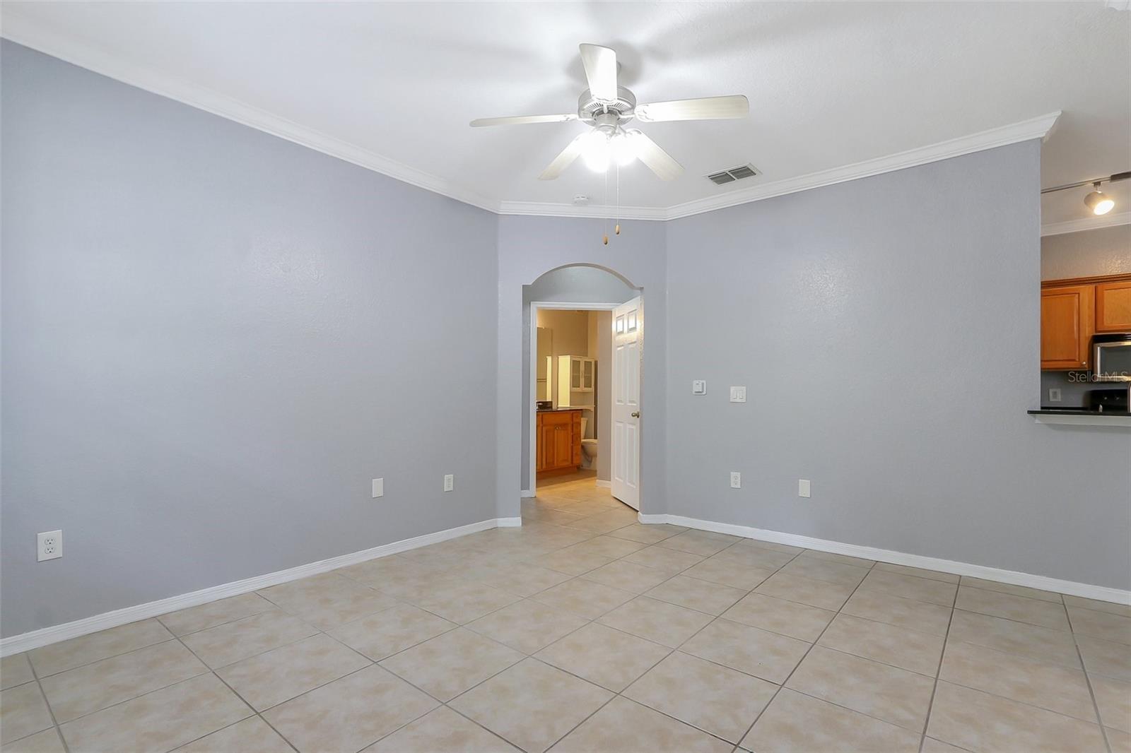 Image 16 of 18 For 819 Grand Regency Point 101