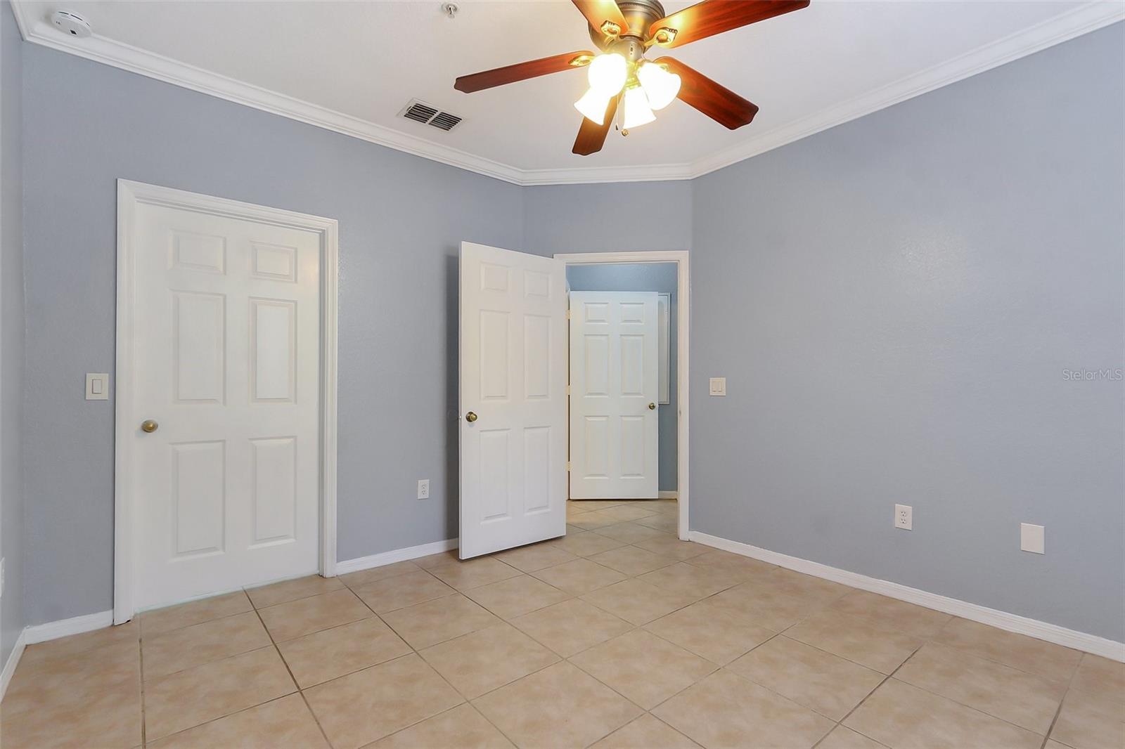 Image 18 of 18 For 819 Grand Regency Point 101