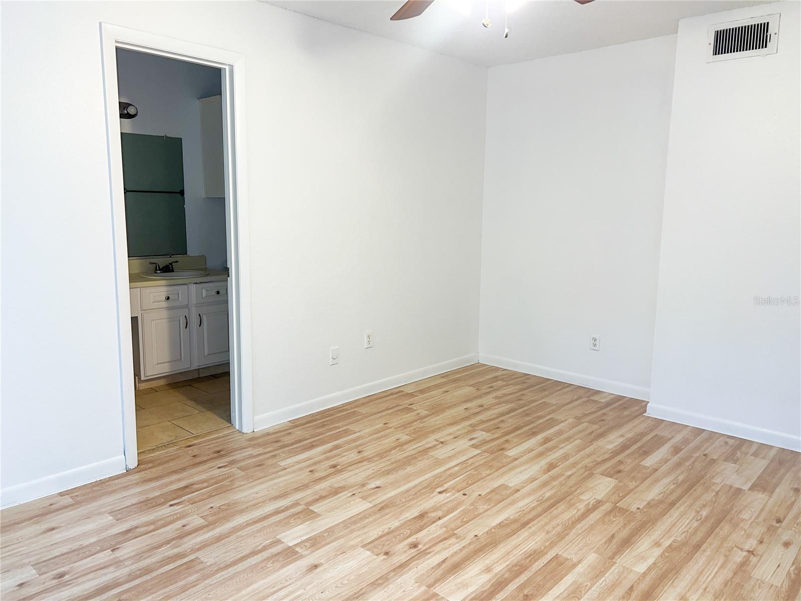 Image 6 of 20 For 4275 Perkinshire Lane 204