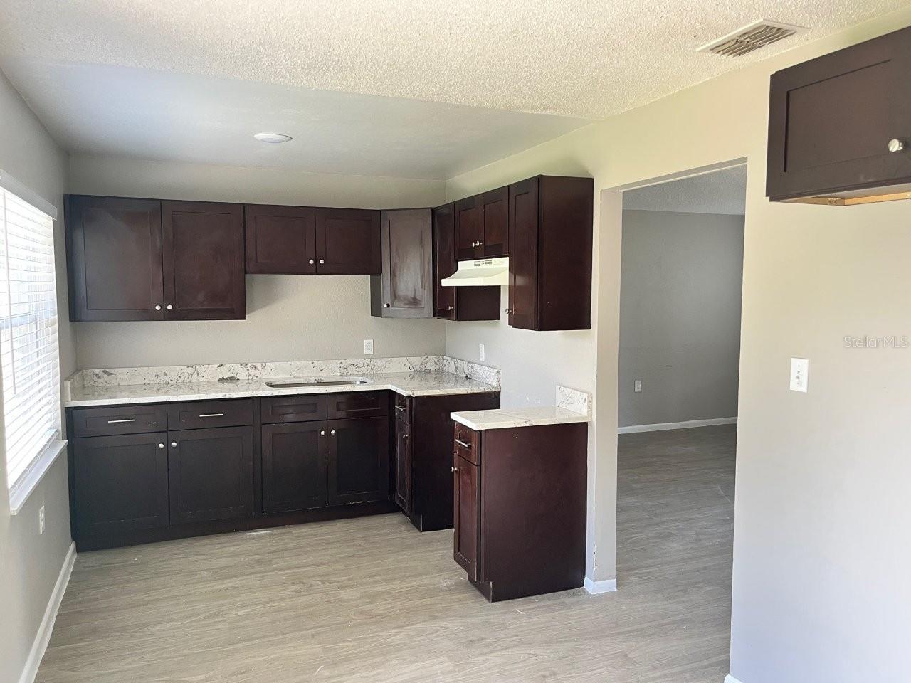 Image 3 of 14 For 5017 Elese Street