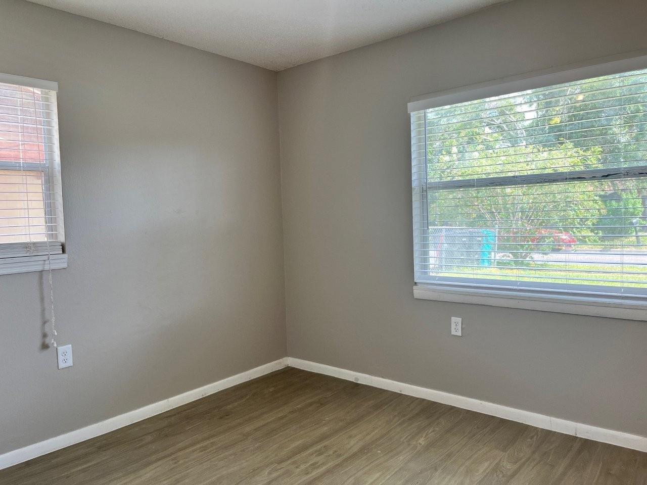 Image 7 of 14 For 5017 Elese Street