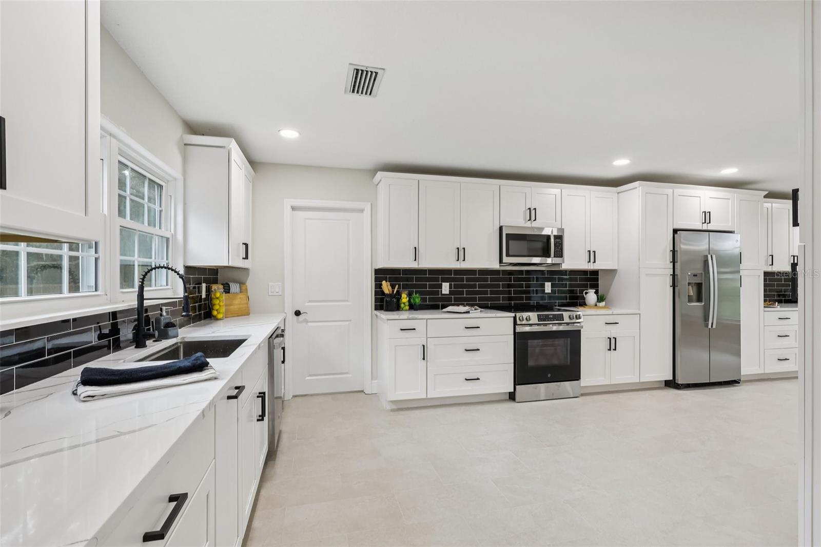 Image 15 of 64 For 6941 Tallow Tree Road