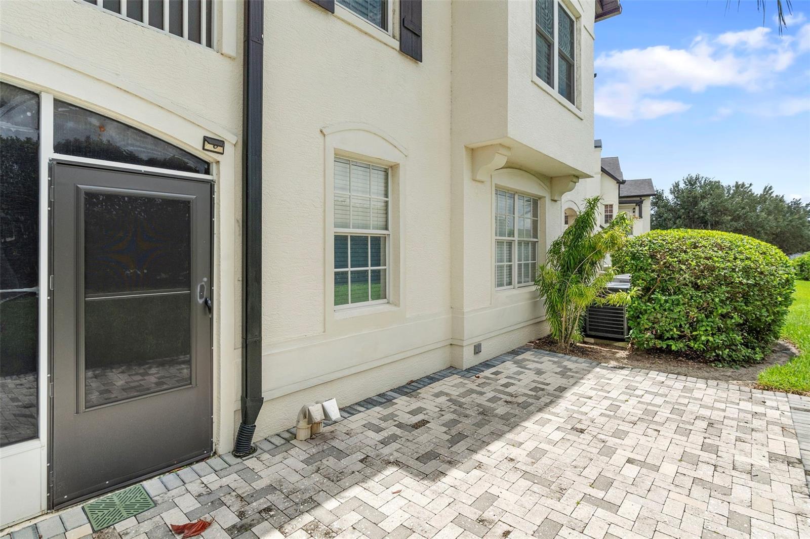 Image 25 of 32 For 13421 Fountainbleau Drive 4-1
