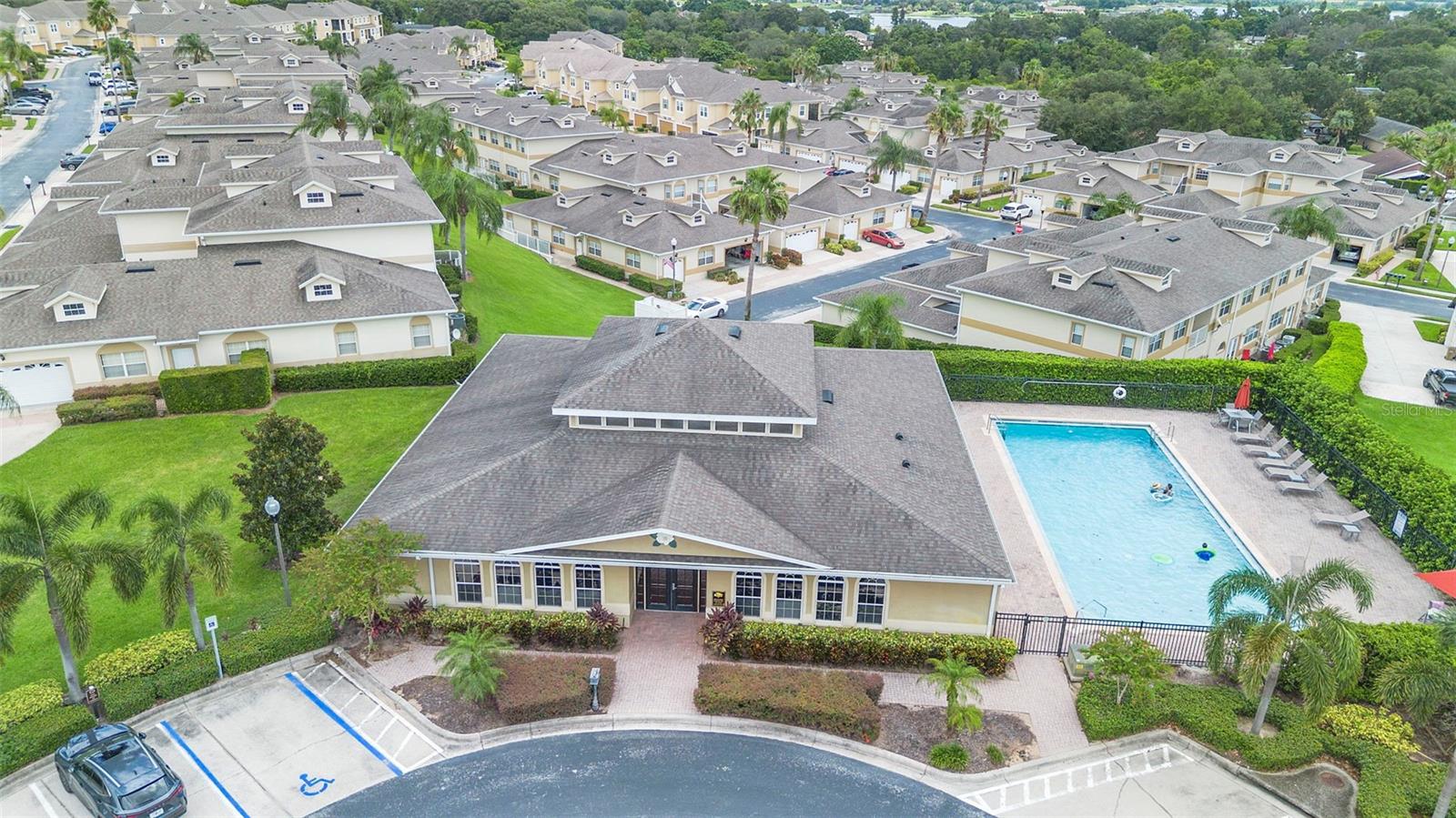 Image 31 of 32 For 13421 Fountainbleau Drive 4-1