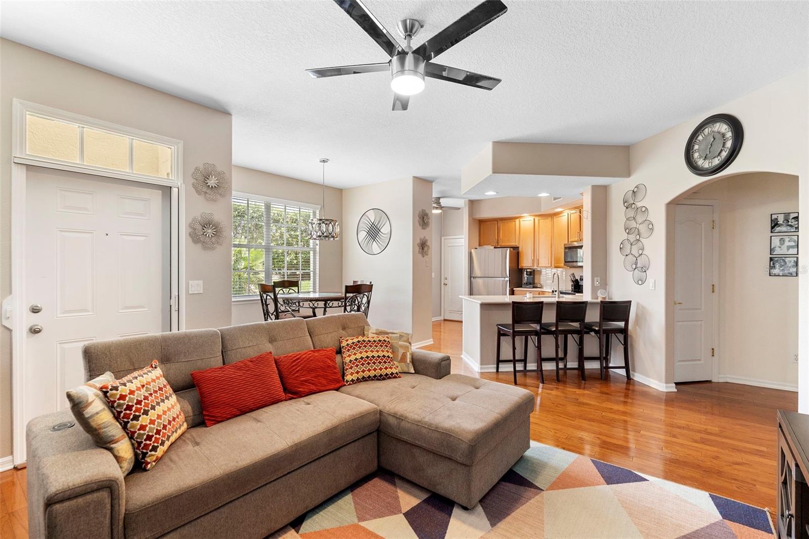 Image 6 of 32 For 13421 Fountainbleau Drive 4-1