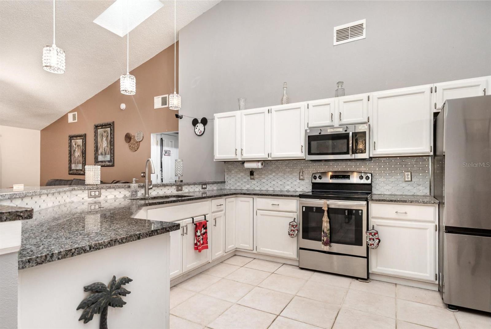 Image 13 of 30 For 2938 Pembridge Street