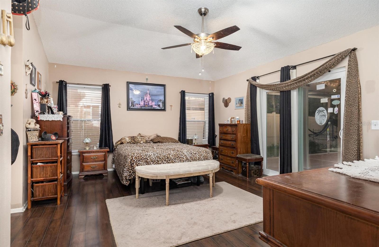 Image 16 of 30 For 2938 Pembridge Street