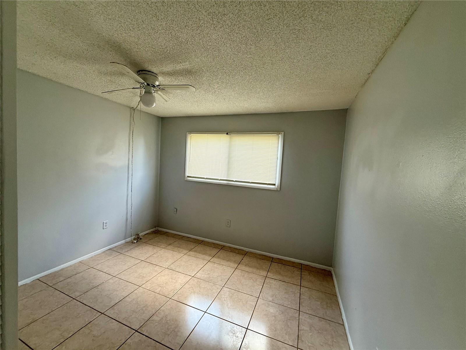 Image 12 of 26 For 910 Lake Destiny Road E