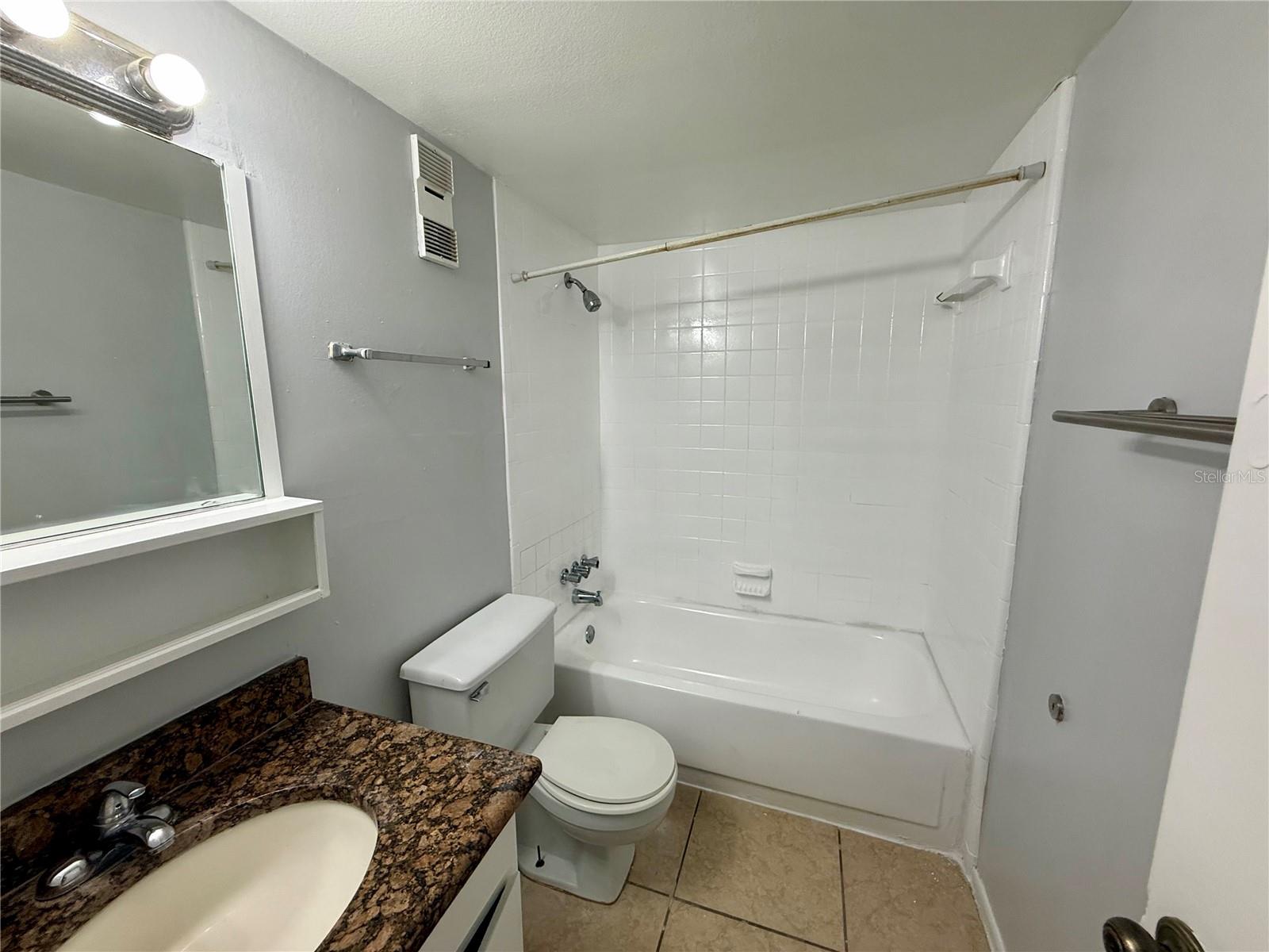 Image 14 of 26 For 910 Lake Destiny Road E