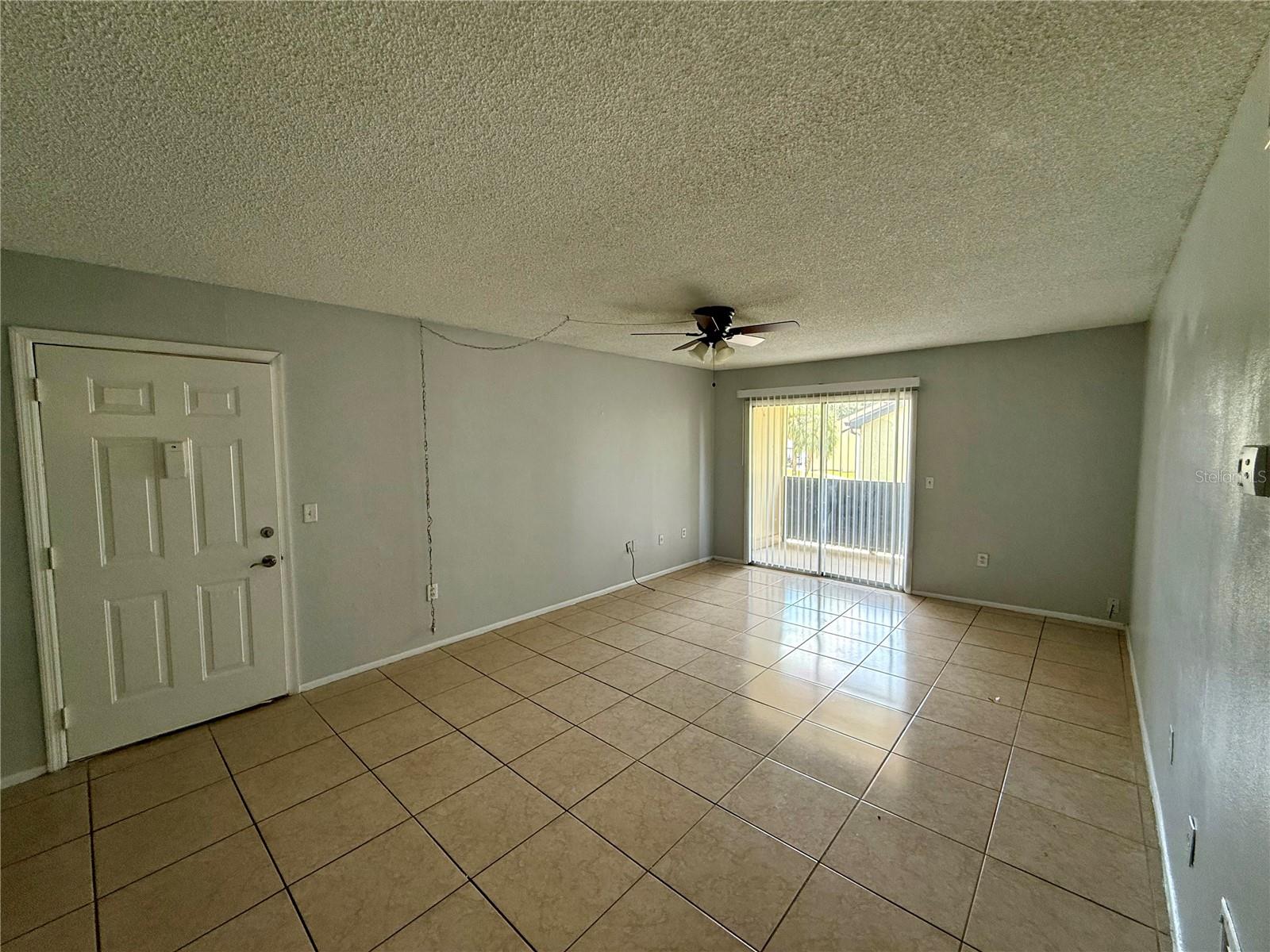 Image 3 of 26 For 910 Lake Destiny Road E