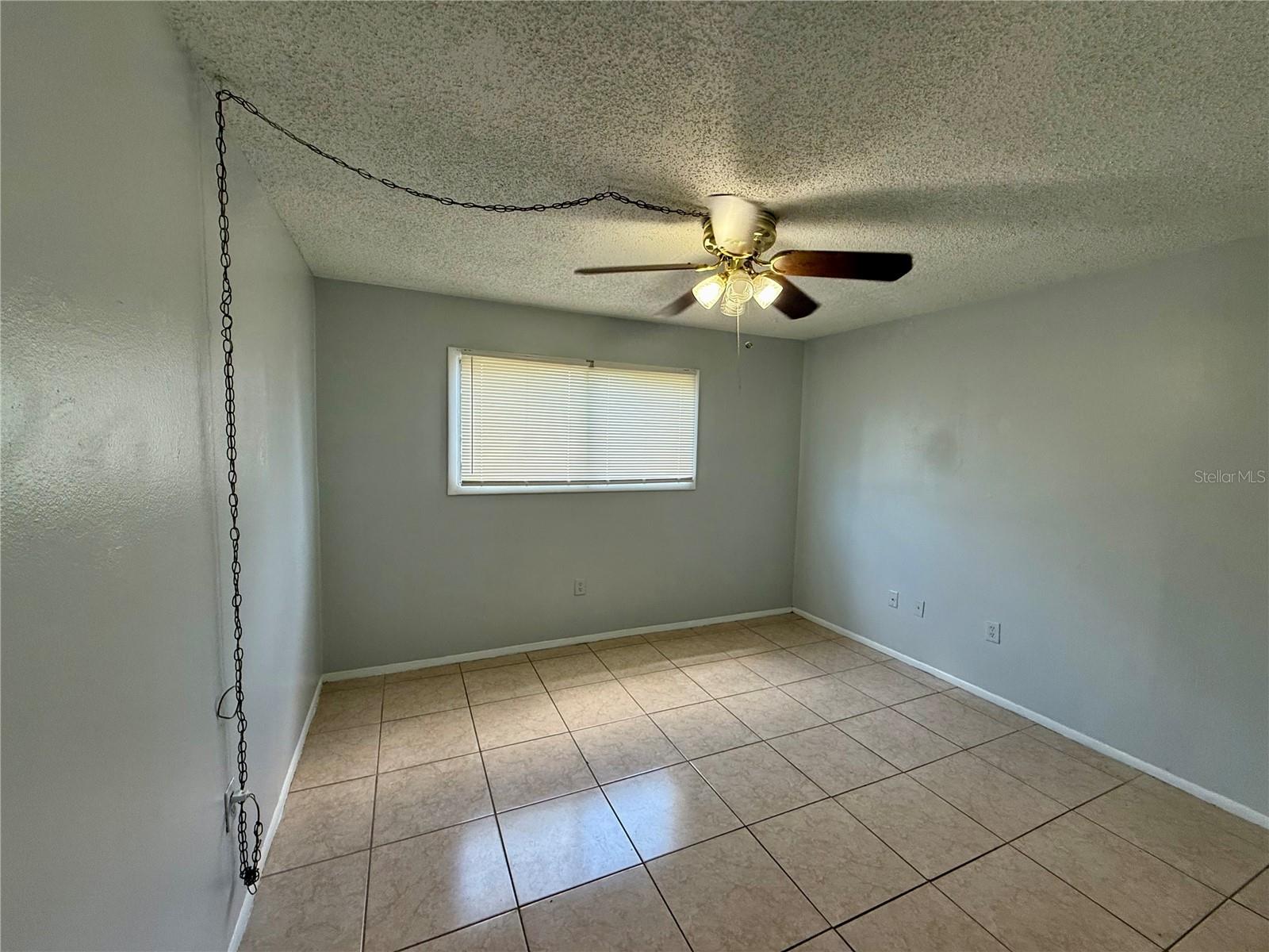 Image 8 of 26 For 910 Lake Destiny Road E
