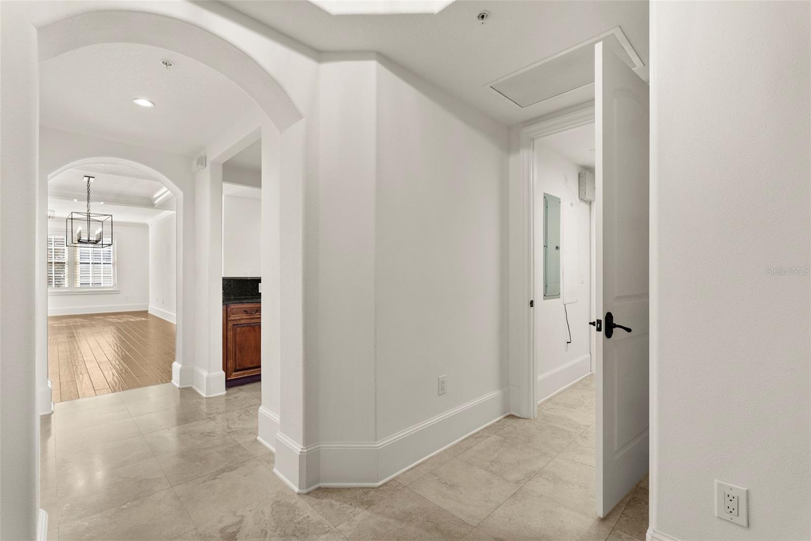 Image 11 of 62 For 315 New England Avenue 7