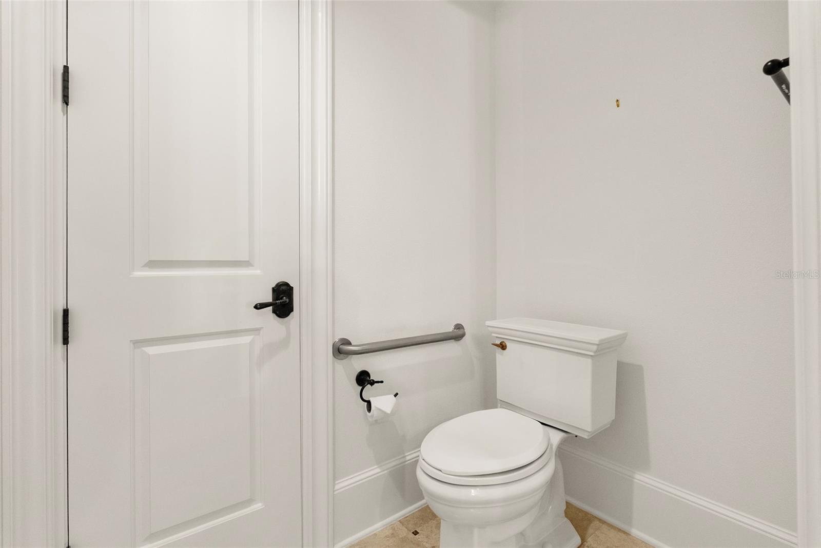 Image 21 of 62 For 315 New England Avenue 7