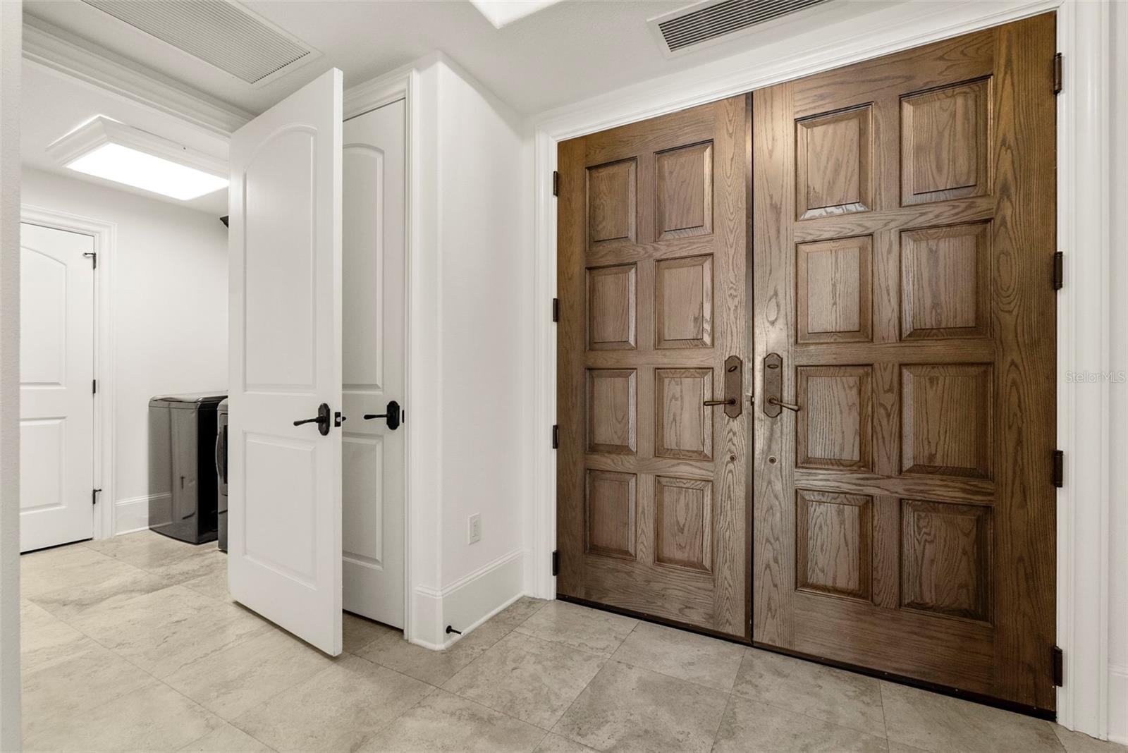 Image 38 of 62 For 315 New England Avenue 7