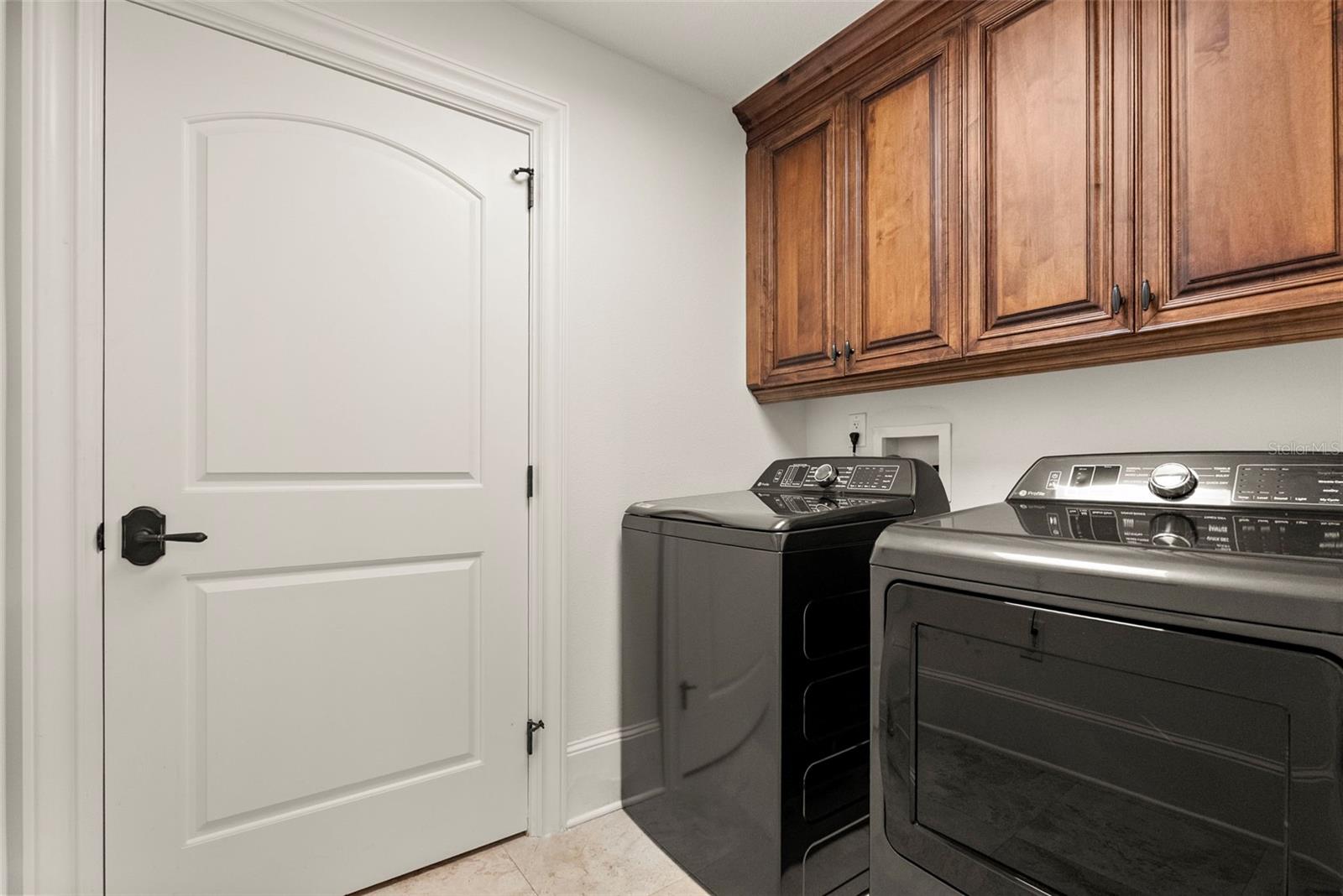 Image 39 of 62 For 315 New England Avenue 7