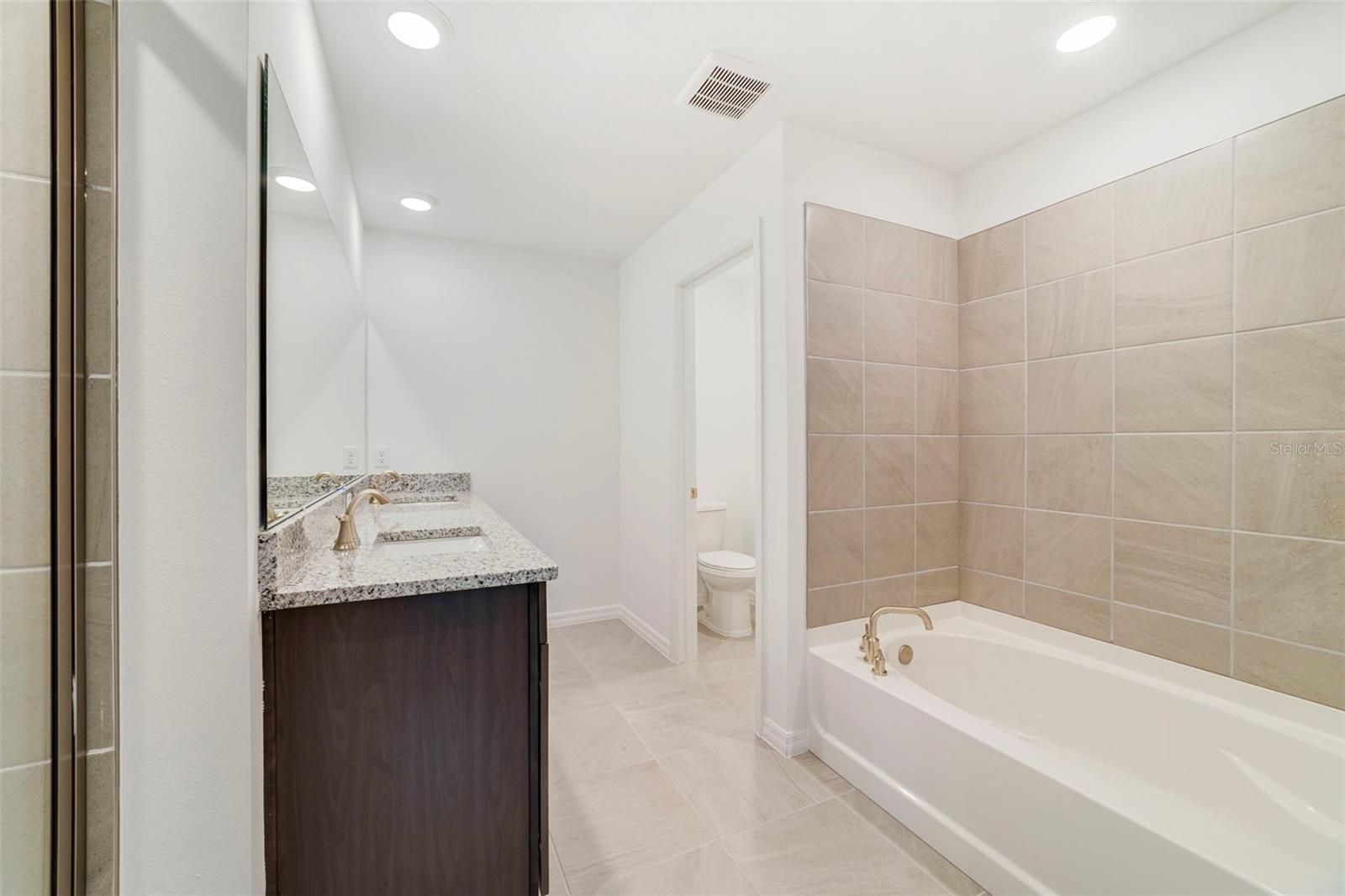Image 33 of 38 For 1674 Greenleaf Woods Cove