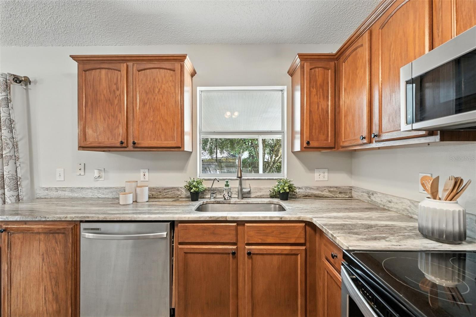Image 13 of 29 For 1425 13th Street