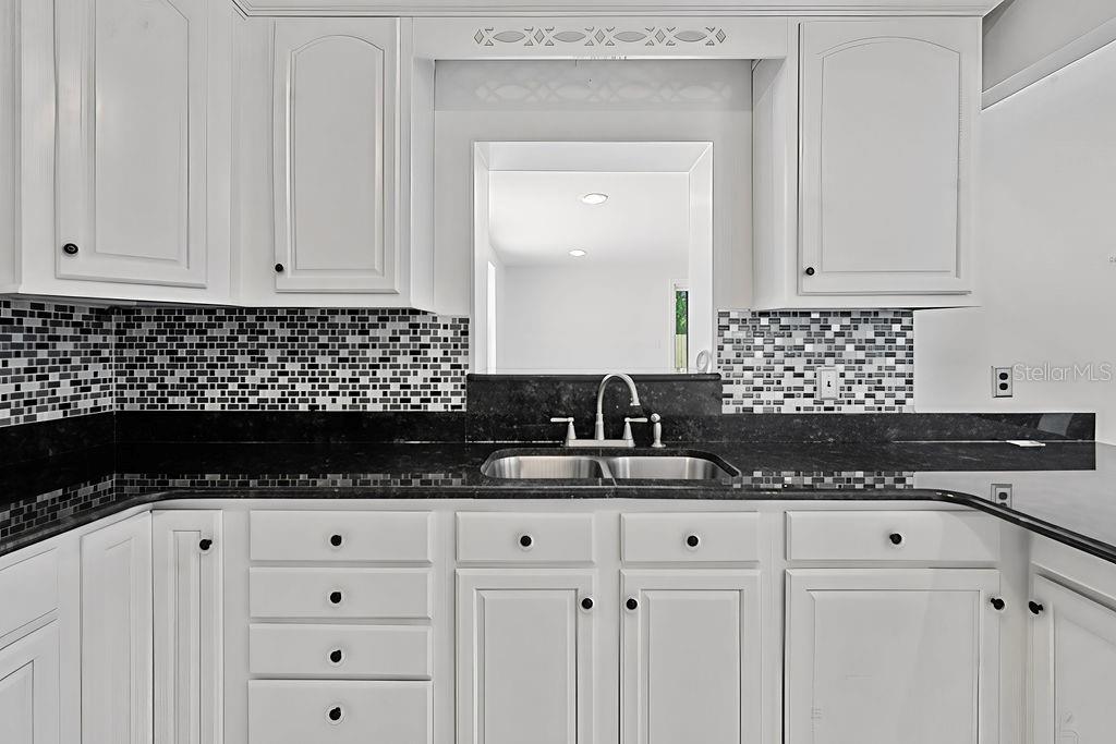 Image 10 of 27 For 668 Riverwoods Circle