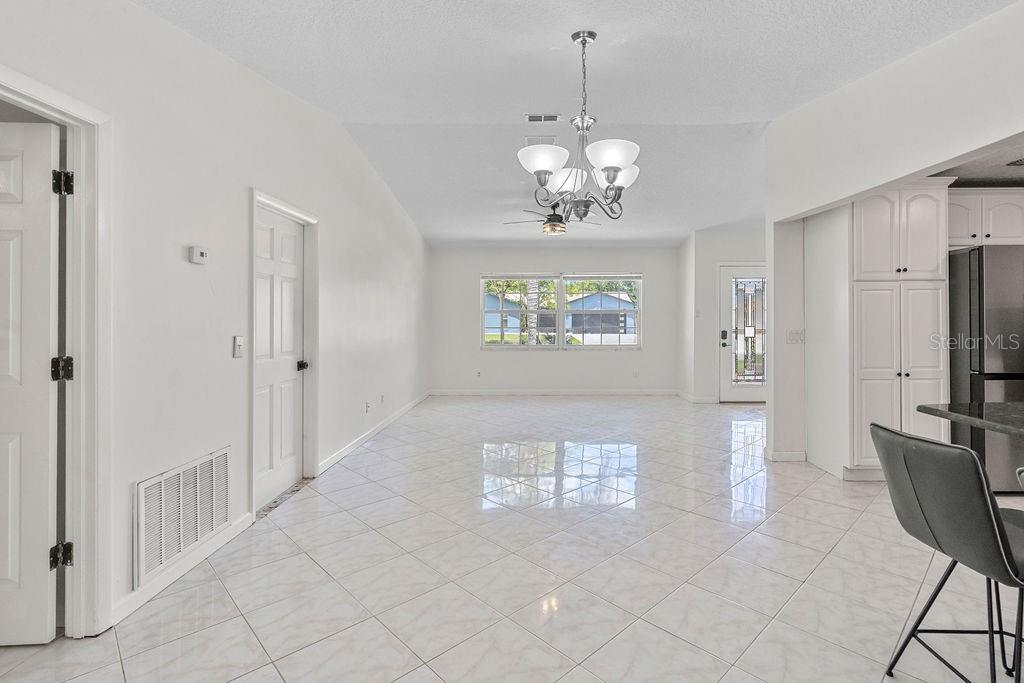 Image 11 of 27 For 668 Riverwoods Circle