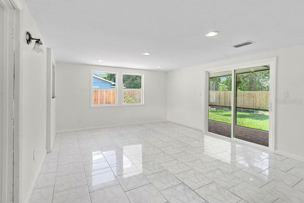 Image 12 of 27 For 668 Riverwoods Circle