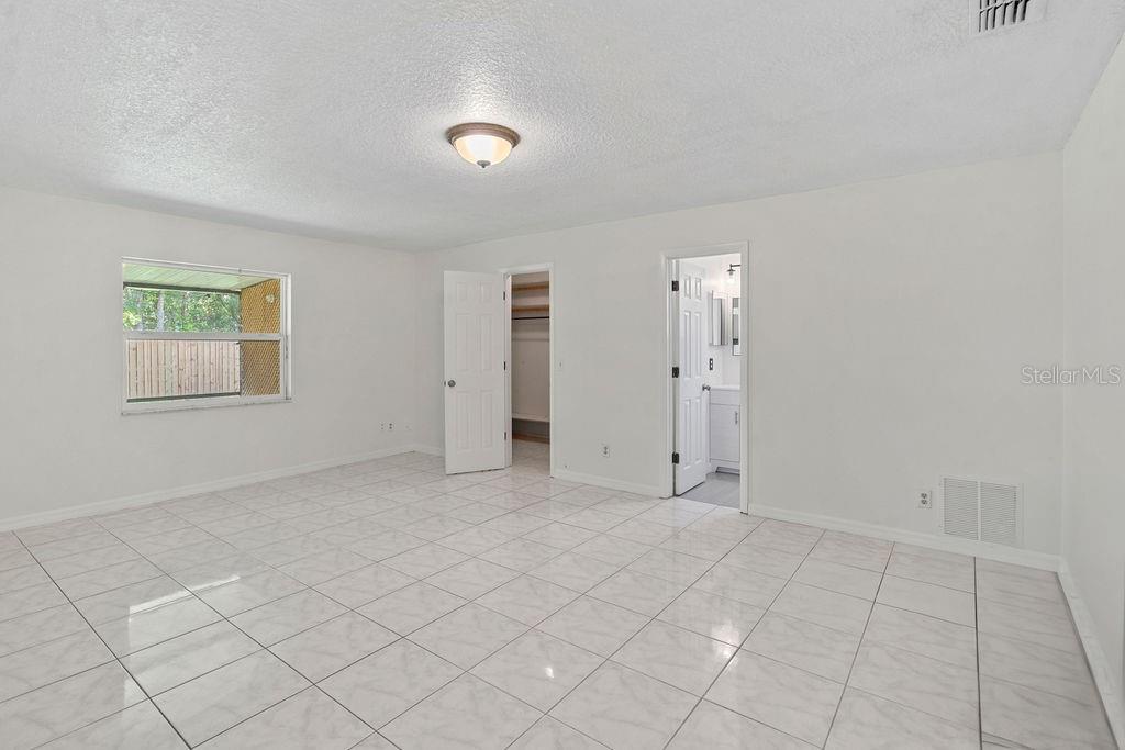 Image 14 of 27 For 668 Riverwoods Circle