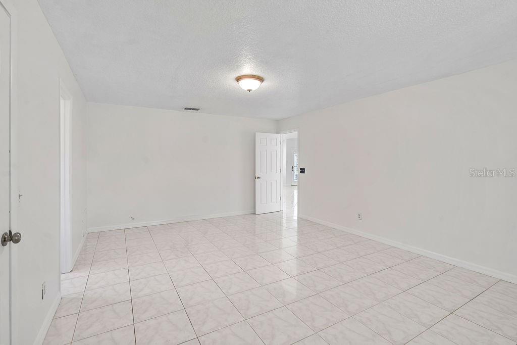 Image 15 of 27 For 668 Riverwoods Circle