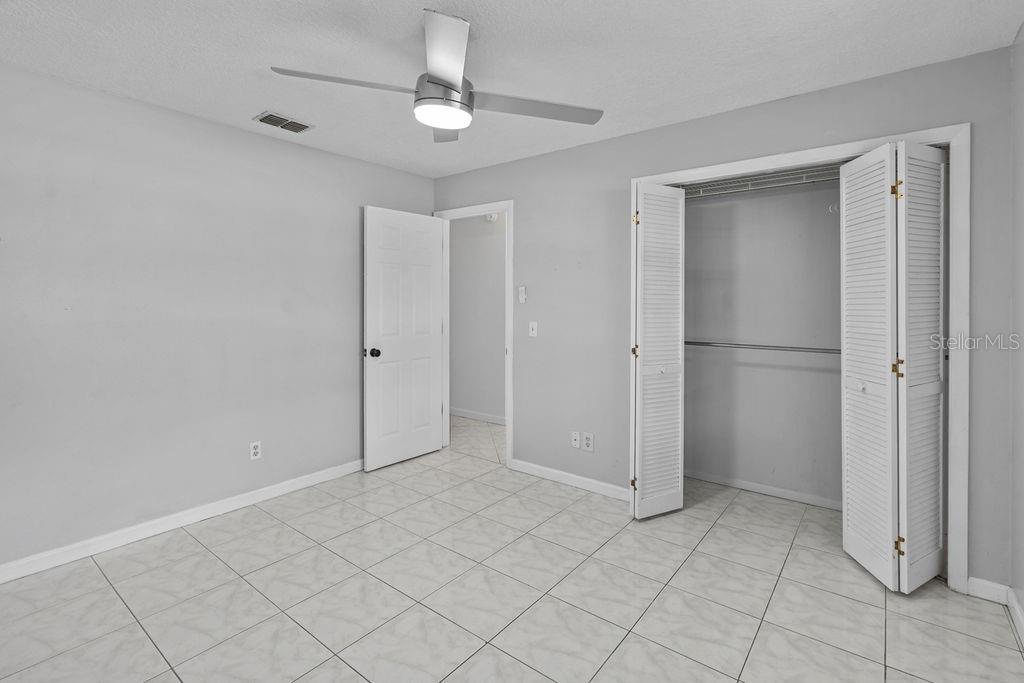 Image 20 of 27 For 668 Riverwoods Circle