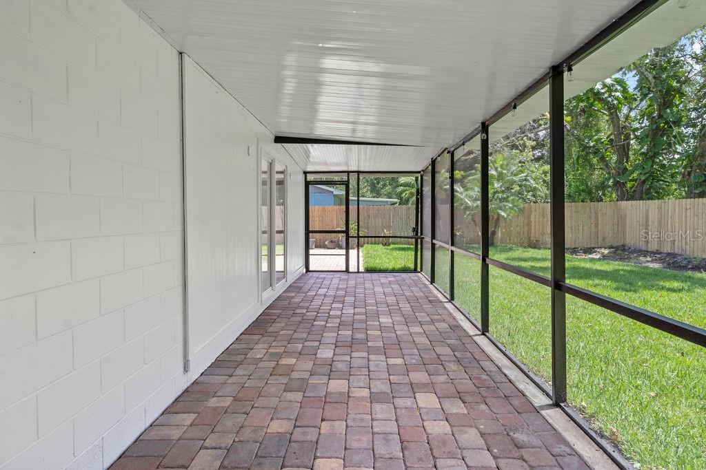 Image 23 of 27 For 668 Riverwoods Circle