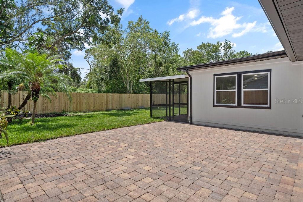 Image 24 of 27 For 668 Riverwoods Circle