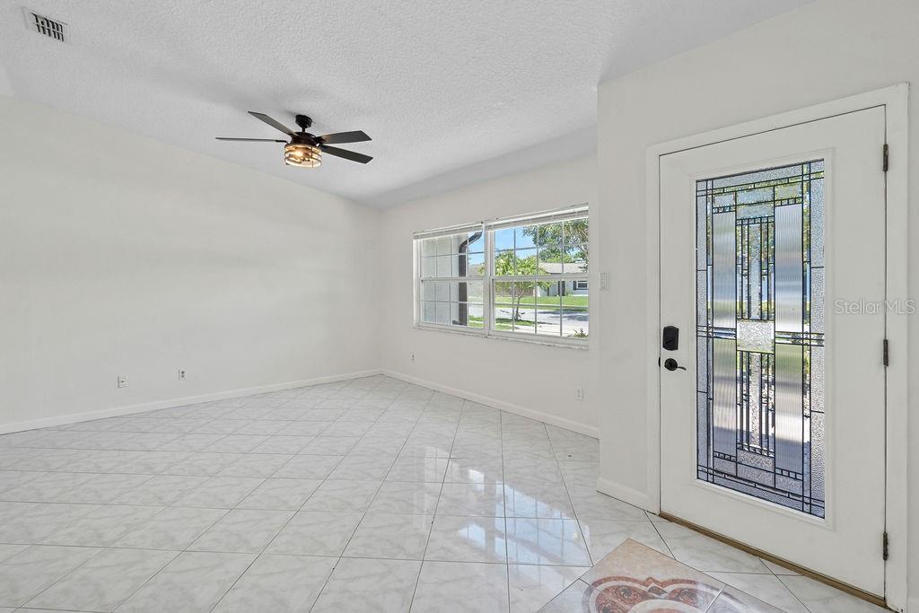 Image 6 of 27 For 668 Riverwoods Circle