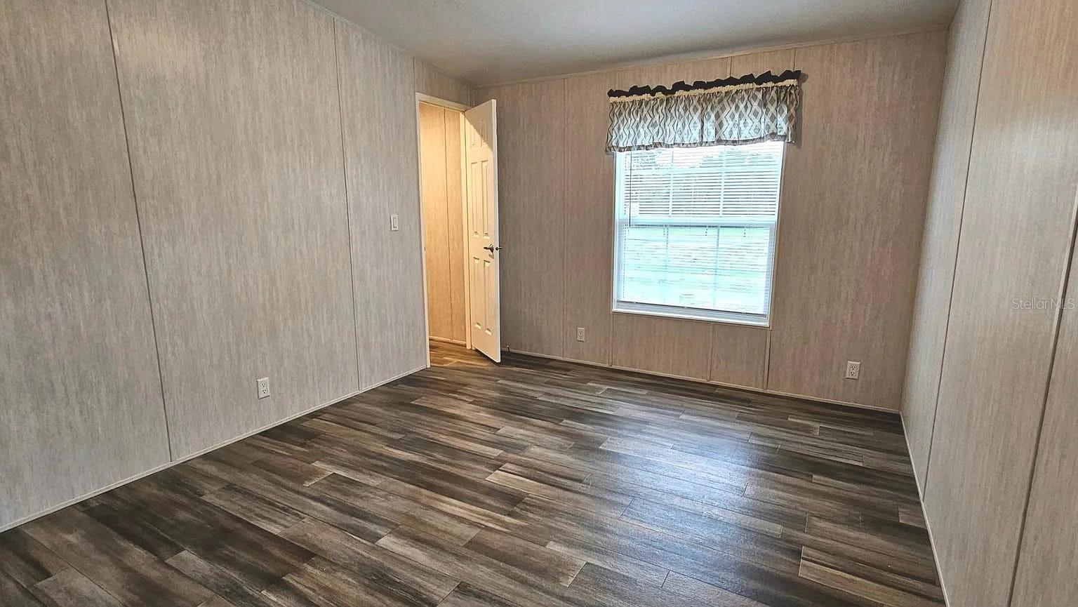 Image 8 of 11 For 18944 3rd Avenue