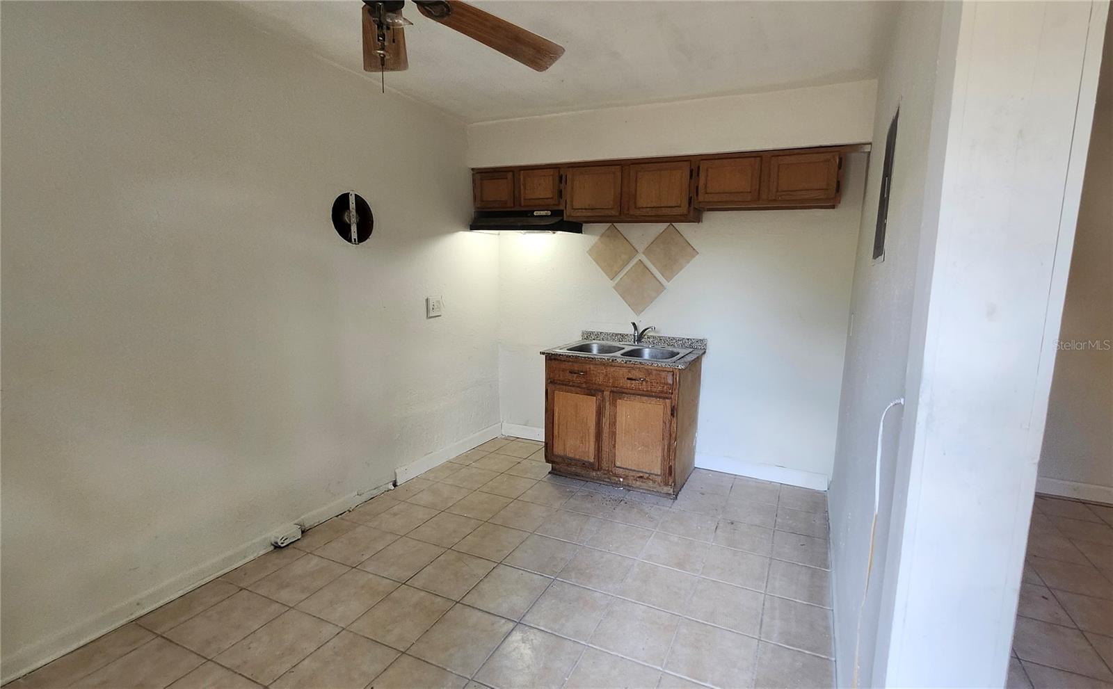 Image 10 of 13 For 1805 Guinyard Way