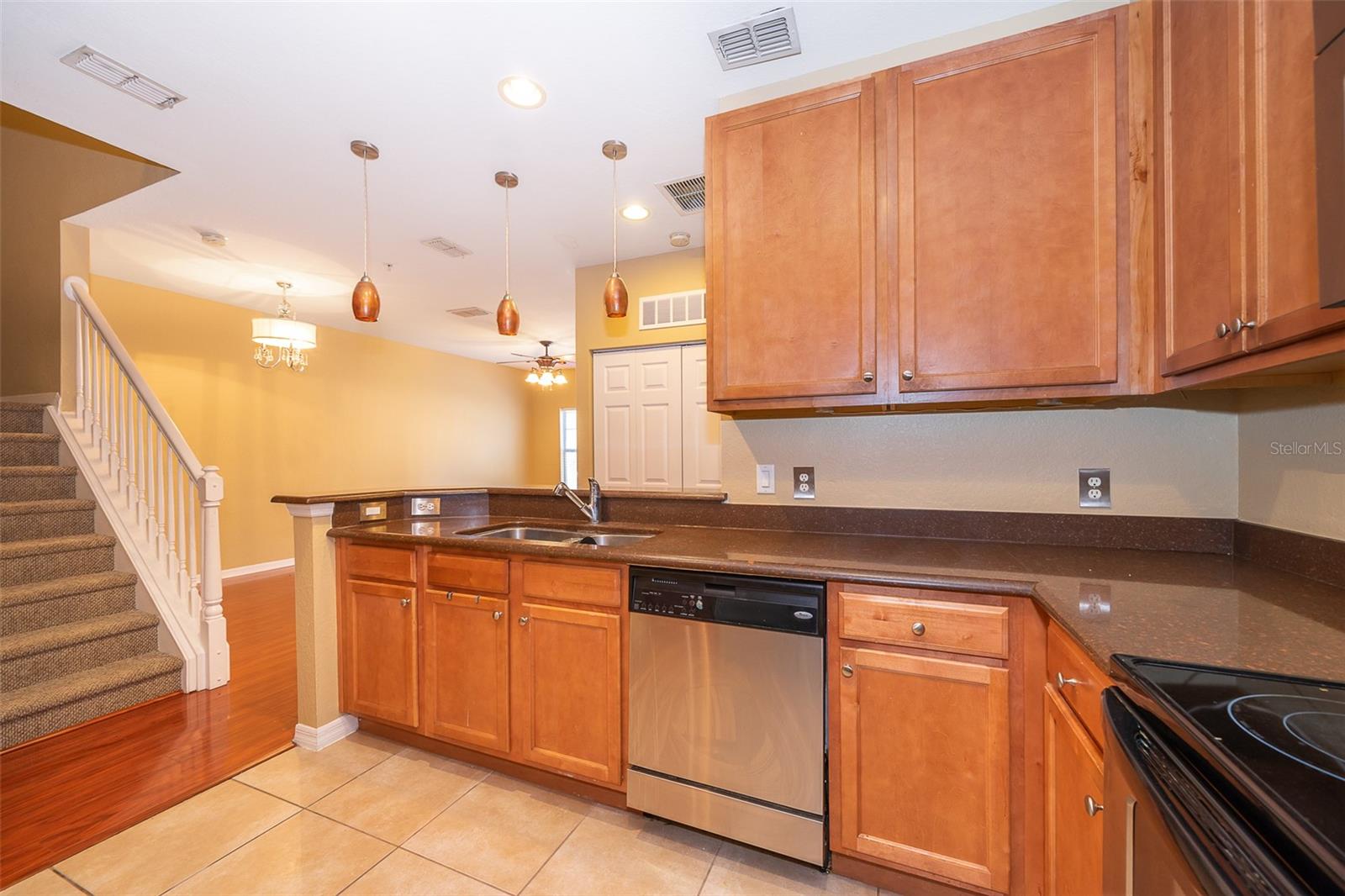 Image 10 of 29 For 2514 Grand Central Parkway 3