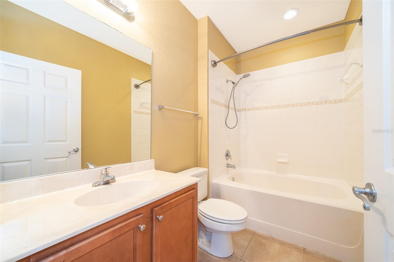 Image 17 of 29 For 2514 Grand Central Parkway 3