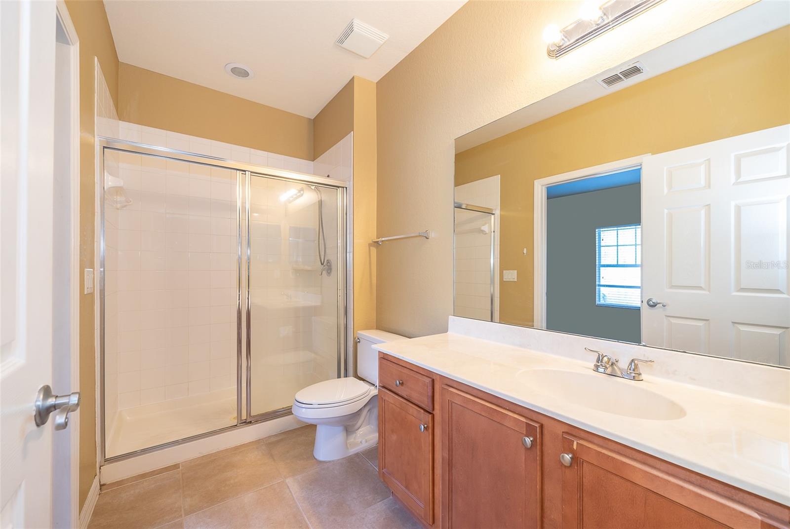 Image 20 of 29 For 2514 Grand Central Parkway 3
