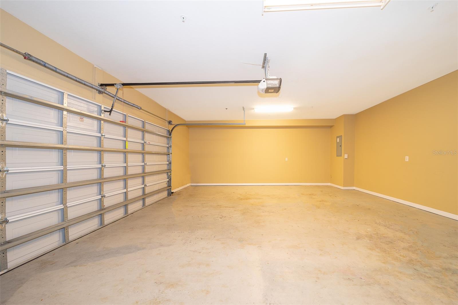Image 4 of 29 For 2514 Grand Central Parkway 3