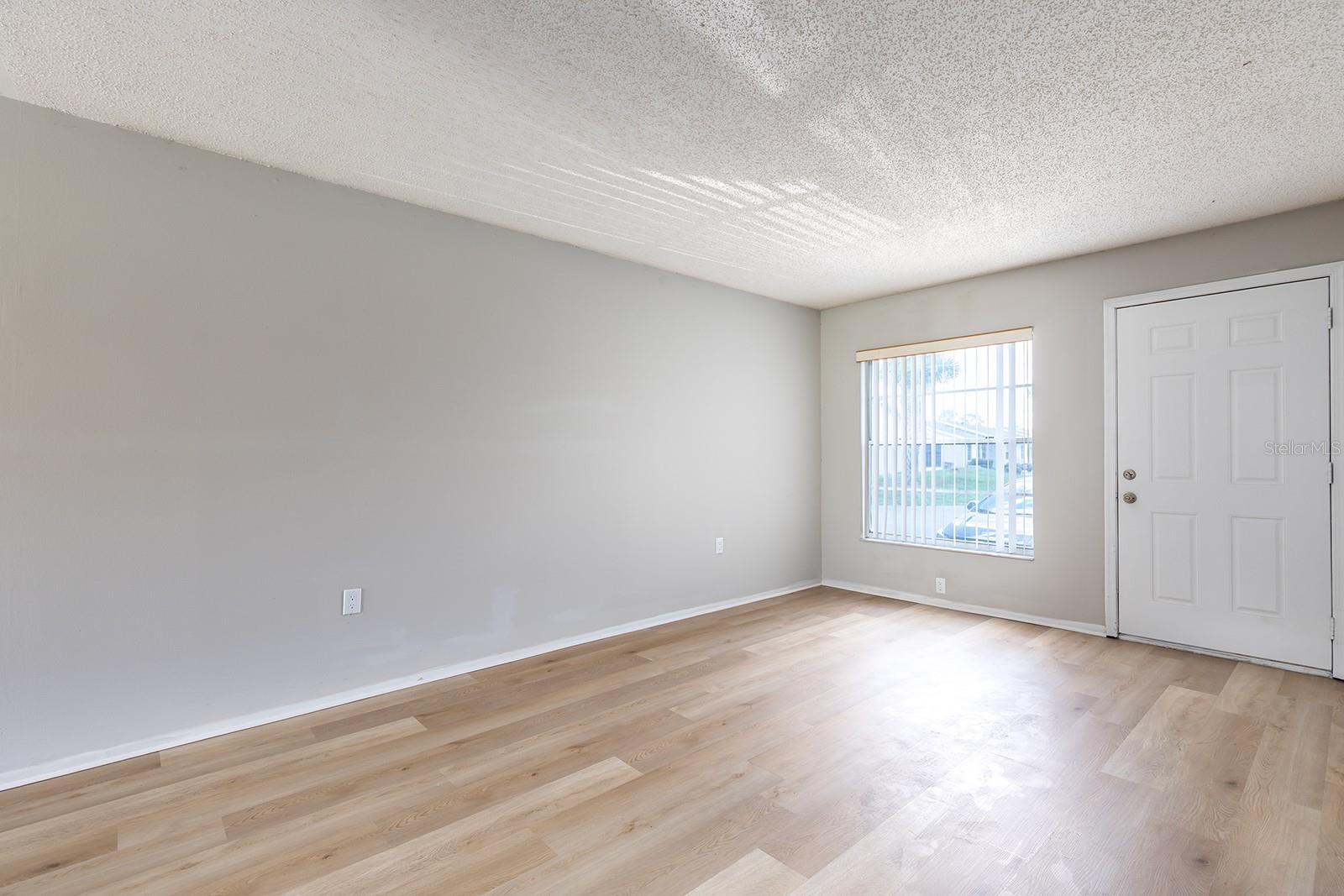 Image 4 of 20 For 29 Lake Villa Way
