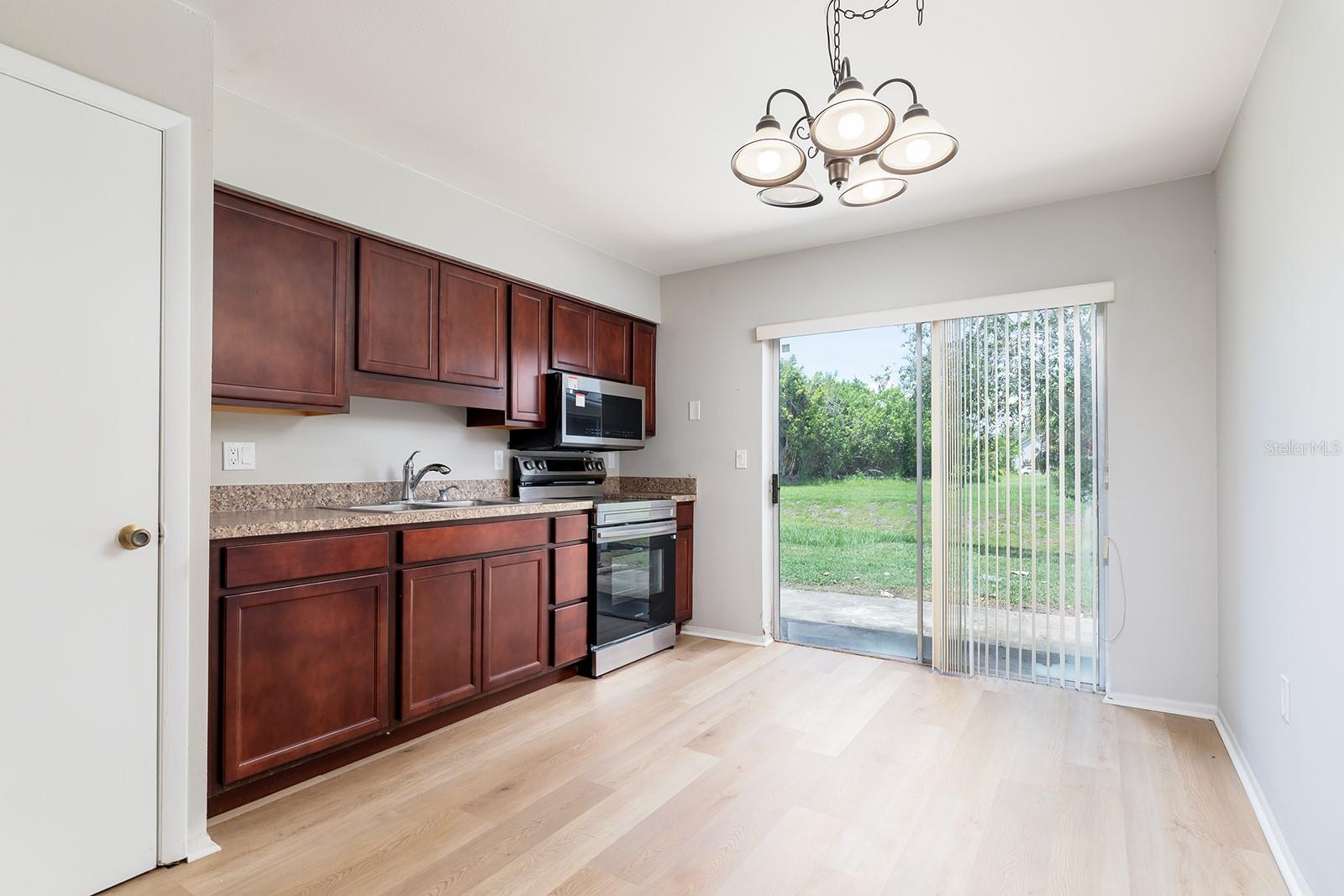 Image 6 of 20 For 29 Lake Villa Way