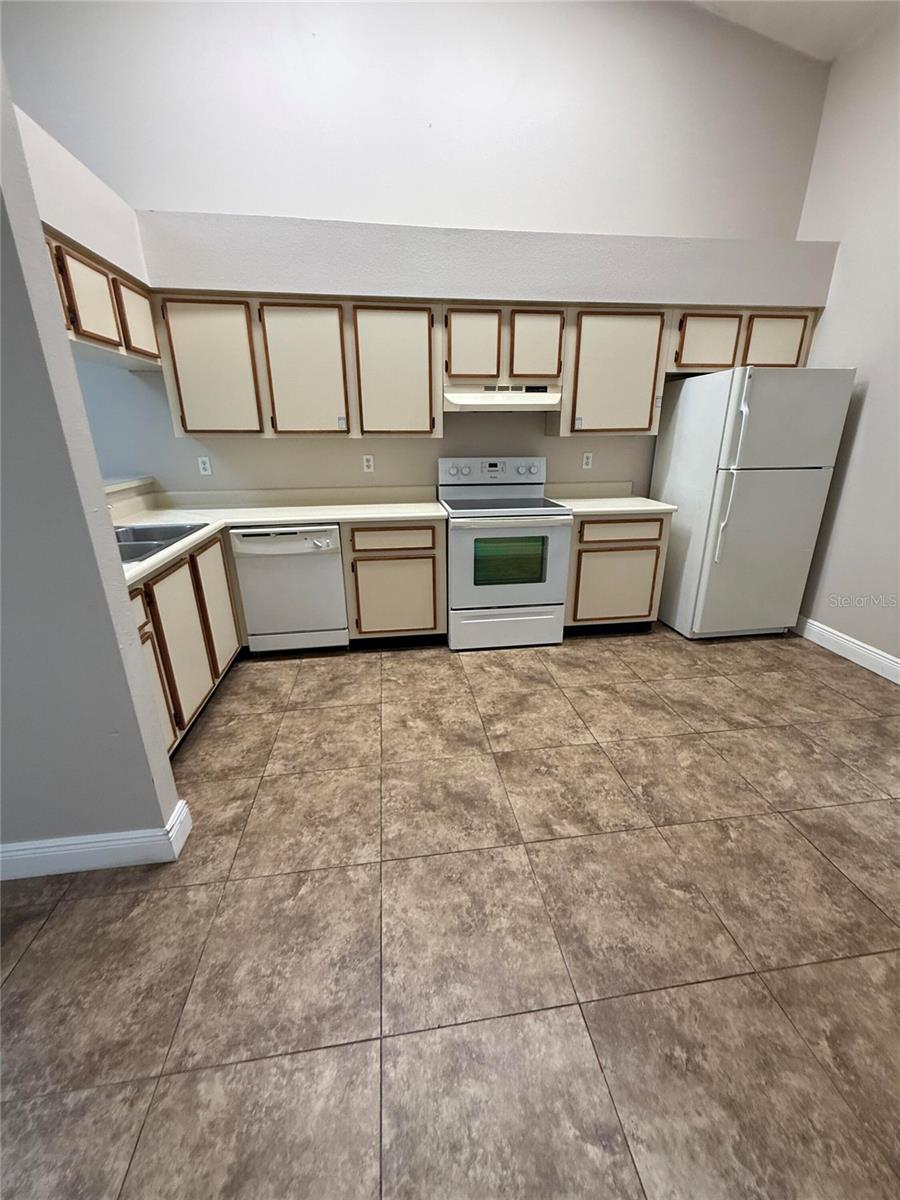Listing photo id 5 for 11746 Spring Tree Lane