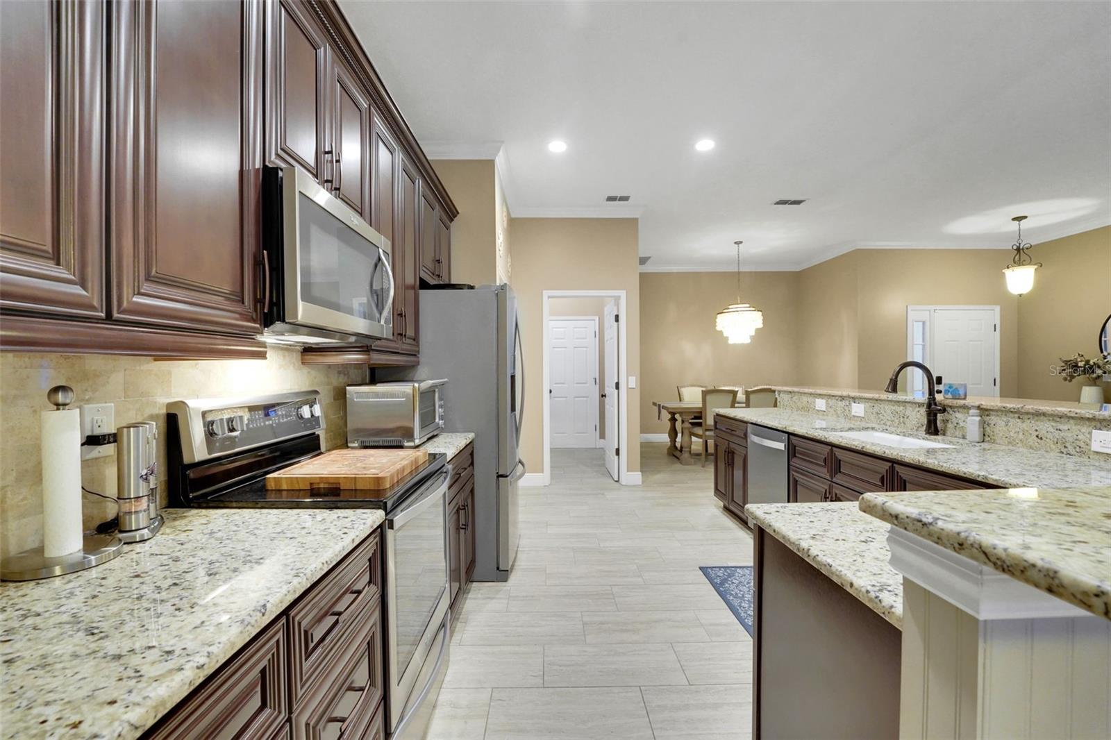 Image 14 of 32 For 816 Lakeworth Circle
