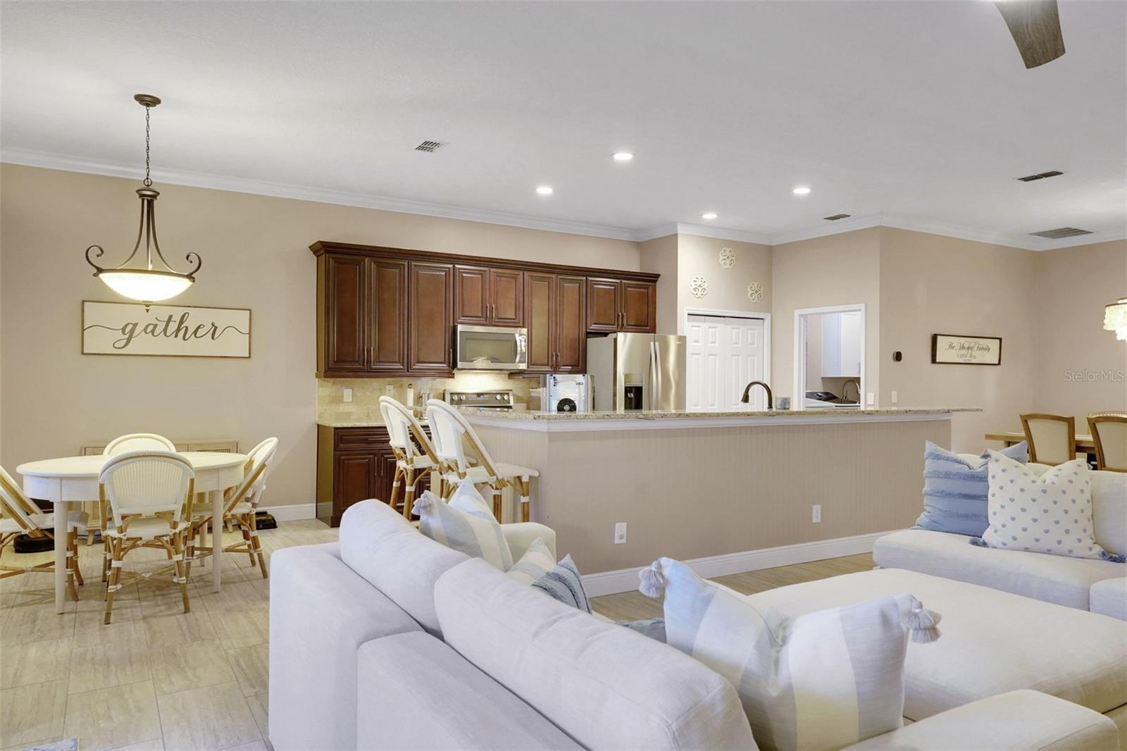 Image 17 of 32 For 816 Lakeworth Circle