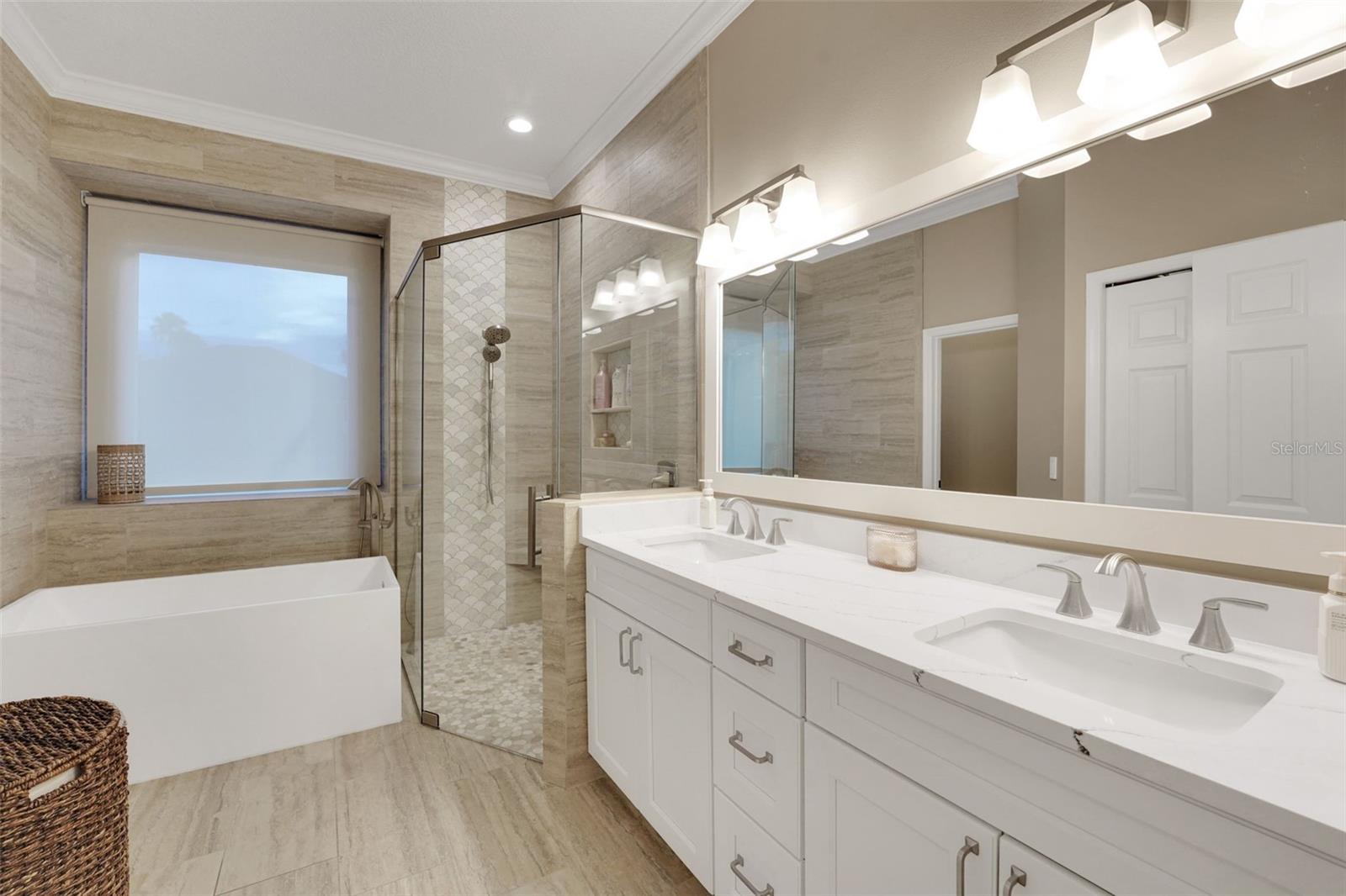 Image 22 of 32 For 816 Lakeworth Circle