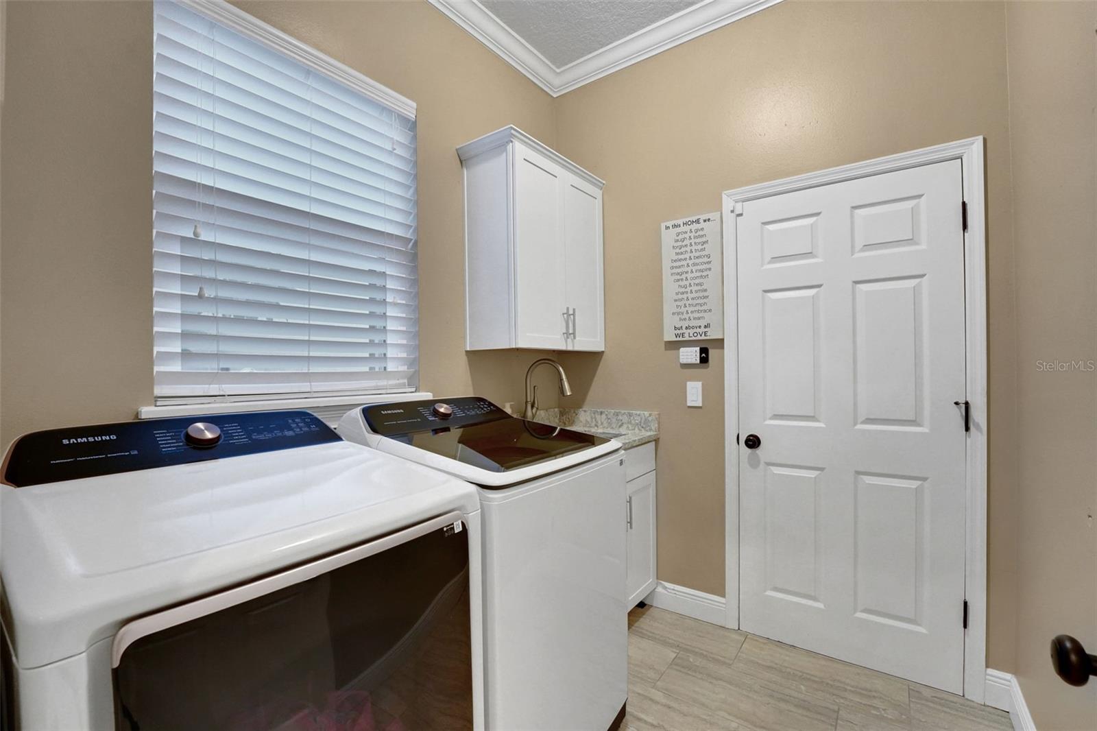 Image 30 of 32 For 816 Lakeworth Circle