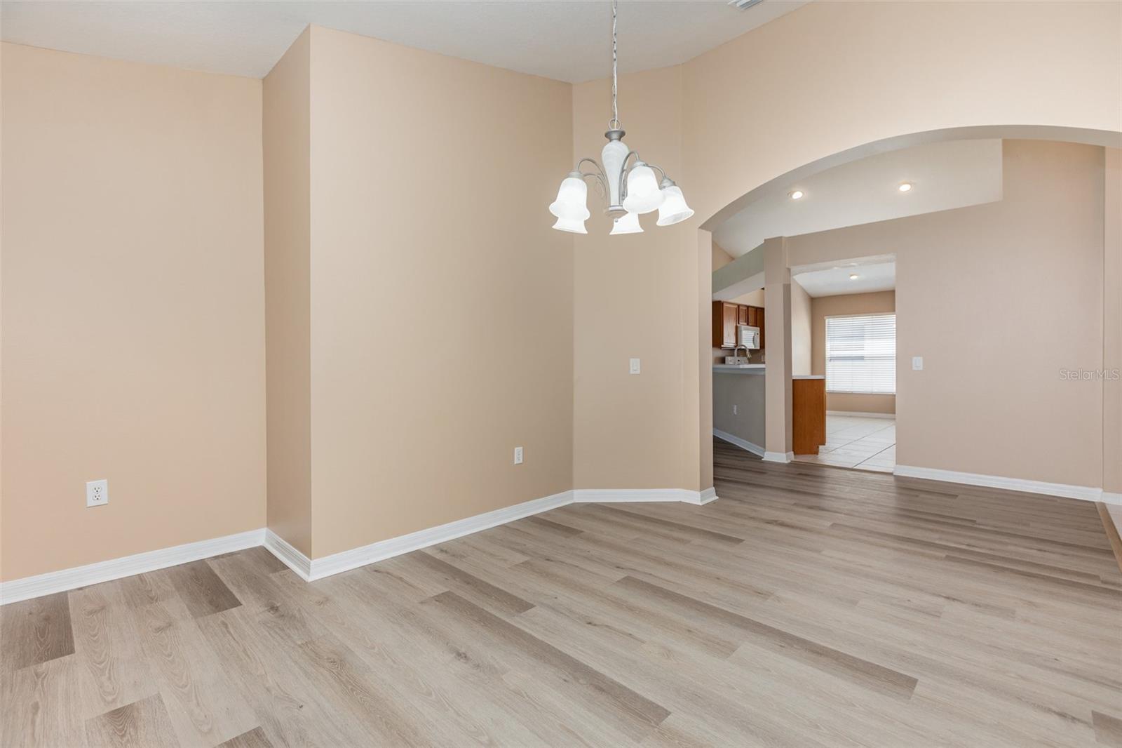 Image 9 of 28 For 8214 Carriage Pointe Drive