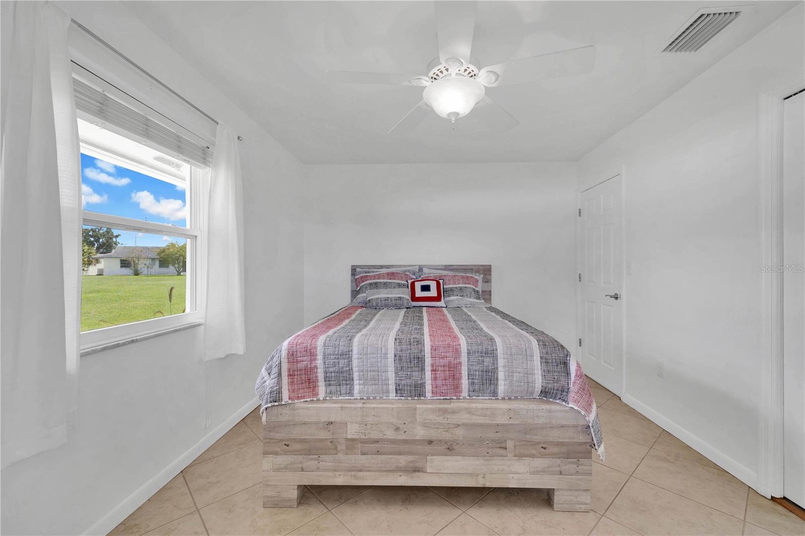 Image 17 of 37 For 1207 Simmons Way